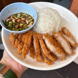 ข้าวหน้าหมูทอด (น้ำจิ้มแจ่ม)