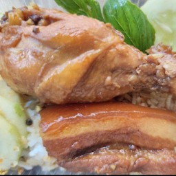 ยันหว่างตามสั่ง ข้าวหน้าไก่&น้ำจิ้มรสเด็ด