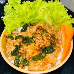 ข้าวกระเพราสันคอสไลด์