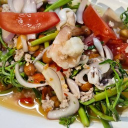 ยำผักกระเฉด