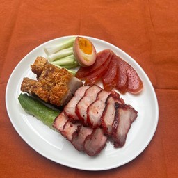 หมูแดงหมูกรอบ(จานกลาง)