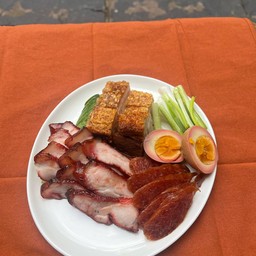 หมูแดงหมูกรอบ(จานใหญ่)