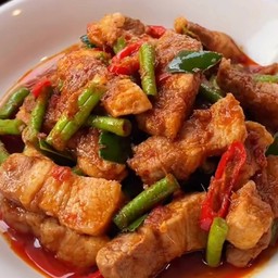 ข้าวผัดพริกแกงหมู