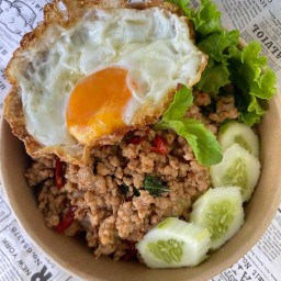 ข้าวกะเพรา & เฟรนช์ฟราย
