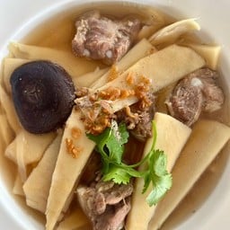 ต้มจืดหน่อไม้กระดูกหมู + ข้าวสวย