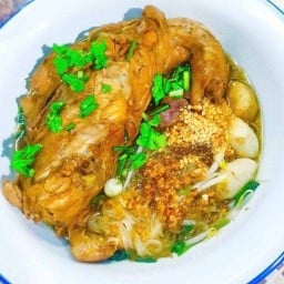 เจ๊หน่อย ก๋วยเตี๋ยวโครงไก่ กะละมัง สาขา 1