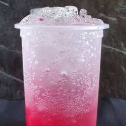 น้ำแดงโซดา