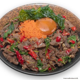 ข้าวหน้ากะเพราเนื้อวากิวไข่ดอง