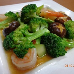 บล็อกโคลี่ผัดกุ้้งเห็ดหอม