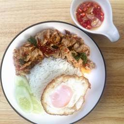 ข้าวกะเพราหมูชิ้น+ไข่ดาว