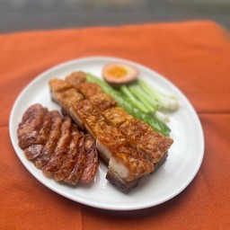 หมูกรอบ(จานกลาง)