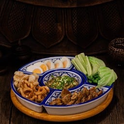 ร้านอาหารเฮือนจันทร์ & คาเฟ่