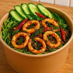 บะหมี่หยกผัดกระเพราปลาหมึก