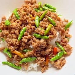 ข้าวราดหมูสับพริกขี้หนู