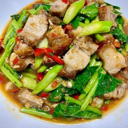 คะน้าหมูกรอบ (เป็นกับ)