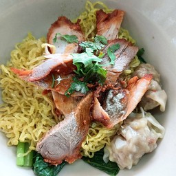 บะหมี่เกี๊ยวหมูแดงพิเศษ