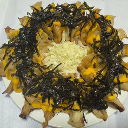 เกี๊ยวซ่าไส้ไก่+ผัก ท็อปด้วยดิปชีส+โนริสาหร่าย (20 ชิ้น) Family Set menu