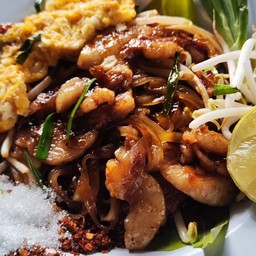 ผัดหมี่โคราช (สูตรแม่ศิริ)