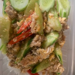 ข้าวผัดแตงกวาหมูสับใส่ไข่