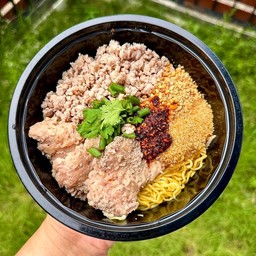 หมวยเล็ก ก๋วยเตี๋ยวต้มยำหมูสับหมูเด้ง