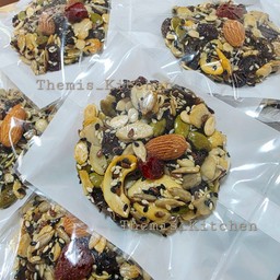 คุ๊กกี้ธัญพืช ผลไม้อบแห้ง ไร้แป้ง 200 G