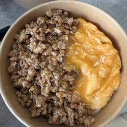 ข้าวไข่ข้นหมูสับน้ำมันหอย