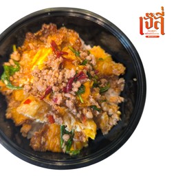 ข้าวกะเพราไข่ดาวกรอบหมูสับพริกแห้งโบราณ