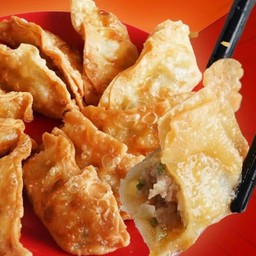 เกี๊ยวซ่าหมูทอดกรอบ 6 ชิ้น