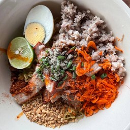 เกี๊ยวแห้งหมูแดง+หมูกรอบโบราณแห้งพิเศษ