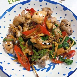 ไก่ผัดฉ่าราดข้าว