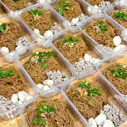 หมี่คลุก by Madam