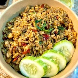 ข้าวคลุกกระเพราหมูสับ