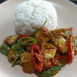 ข้าวเครื่องแกงสามชั้น