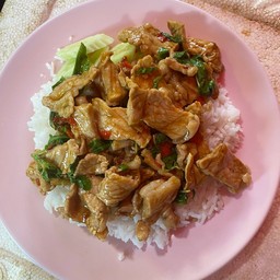 ข้าวกระเพราหมูชิ้น