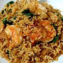 ข้าวคลุกกระเพรากุ้ง