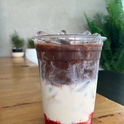 โกโก้สตรอว์เบอร์รี่นมสดเย็น