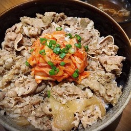 ข้าวหน้าเนื้อ ท๊อปปิ้งกิมจิ (เนื้อจุกๆ กิมจิเด็ดๆ)