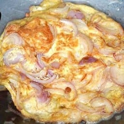 ข้าวราดไข่เจียวใส่หอมแดงซอย