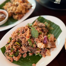 ลาบหมูอีสานผักสด