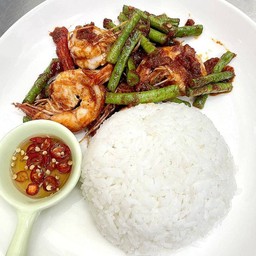 ข้าวกุ้งผัดพริกแกงถั่วฝักยาว