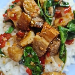 ครัวลูกกอล์ฟ ก๋วยจั๊บ กระเพรา ปากซอยรัตนาธิเบศร์ 5