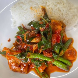 ข้าวพริกแกงหมูชิ้น
