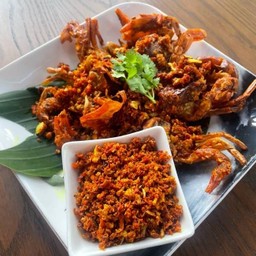 ปูนิ่มทอดขมิ้น