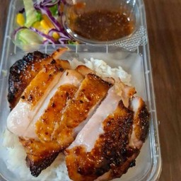 ข้าวไก่ย่างจิ้มแจ่ว