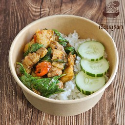 ข้าวสามชั้นผัดพริกแกงป่าใบโหระพา