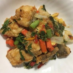 ข้าวกระเพราปลากระพงใส่เห็ด