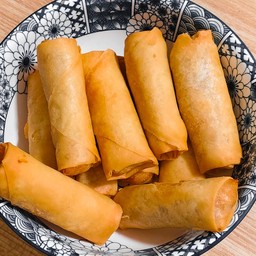 ปอเปี๊ยะใส้เผือก ชิ้นละ 18  ซื้อ 10 ชิ้น แถมฟรี1 ชิ้น