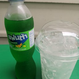 แฟนต้าน้ำเขียว 500 ml + น้ำแข็ง