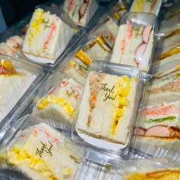 แซนวิสมินิ ข้าวโพดชีส+ทูน่า