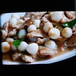 หมูผัดกะปิกระเทียมโทน